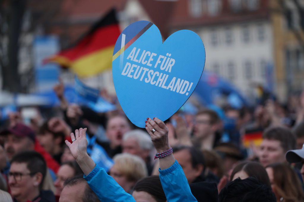 Un cartel de Alice für Deustchland en un mitin de AfD.