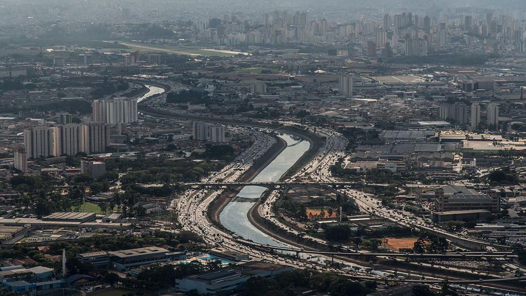 Vista aérea da Marginal Tietê. 