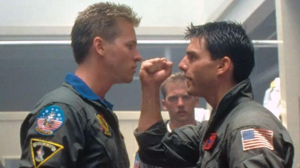 Val Kilmer e Tom Cruise em cena de Top Gun