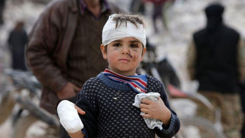Musa Hmeidi, 6, foi retirado dos escombros na Síria quatro dias após o terremoto