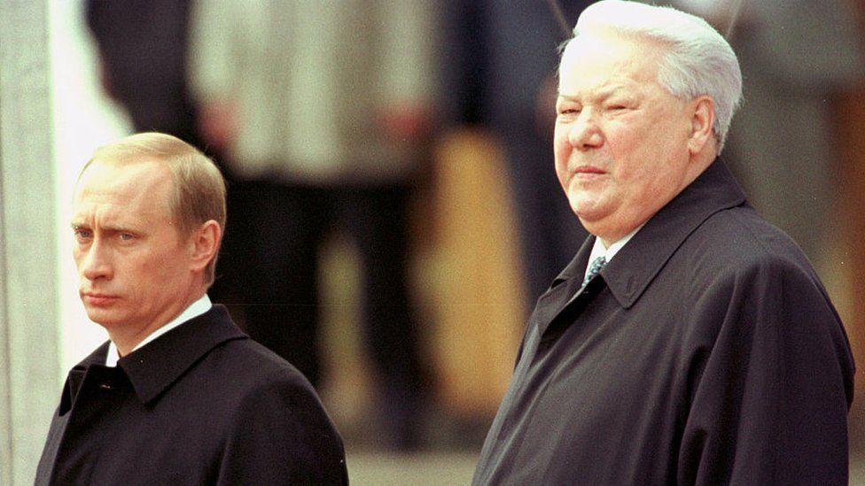 Vladimir Putin dan Boris Yeltsin