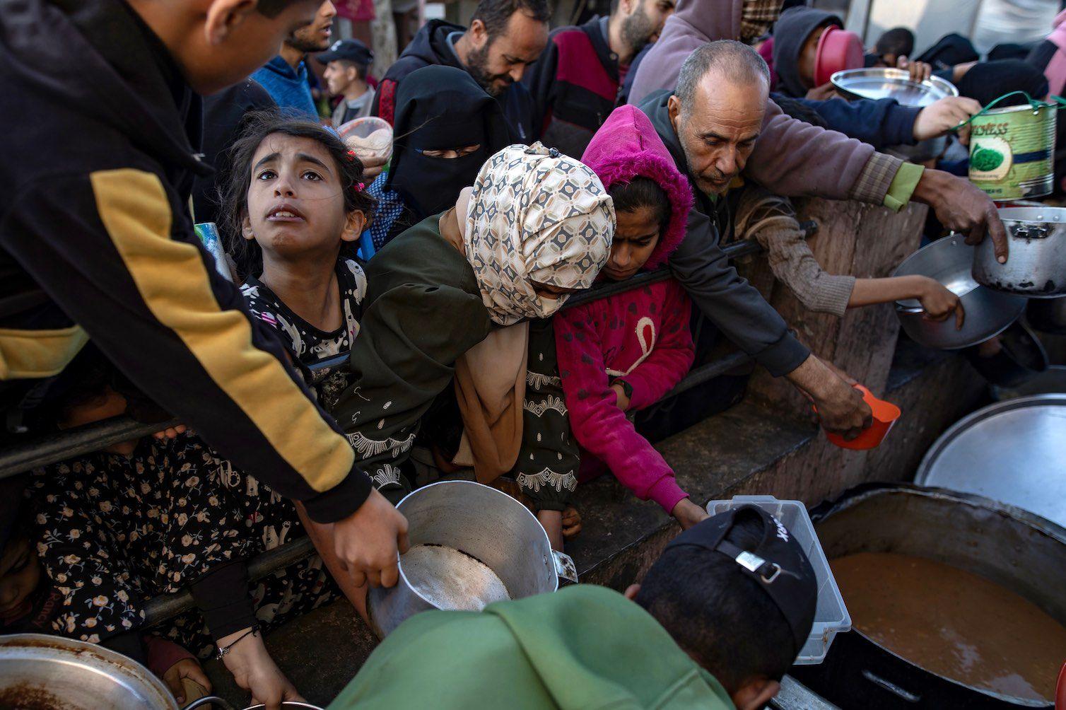 warga palestina di Gaza antre makanan