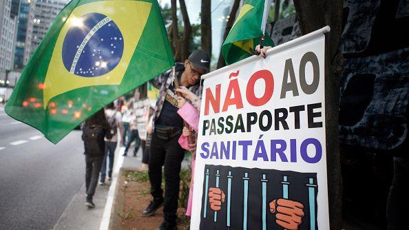 Protesto contra o passaporte sanitário