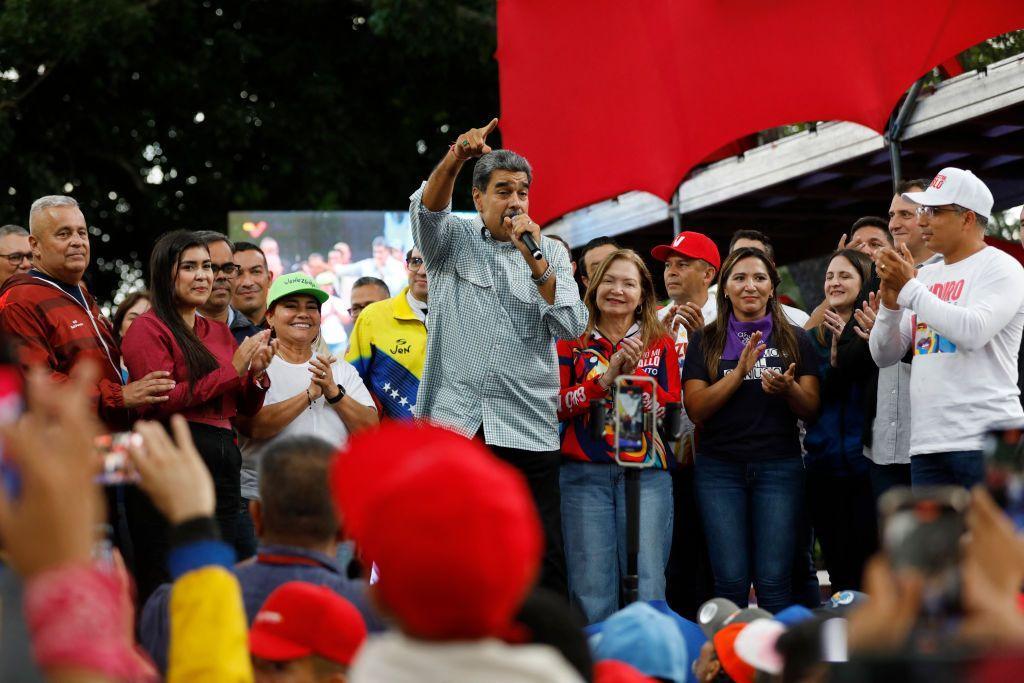 Maduro durante una marcha a su favor un mes de las elecciones del 28 J.