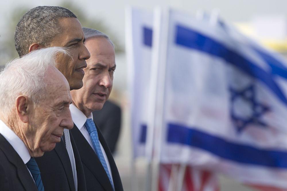 Netanyahu con Barack Obama, y el presidente israelí, Shimon Peres, durante la primera visita de Obama como mandatario estadounidense, en 2013. 