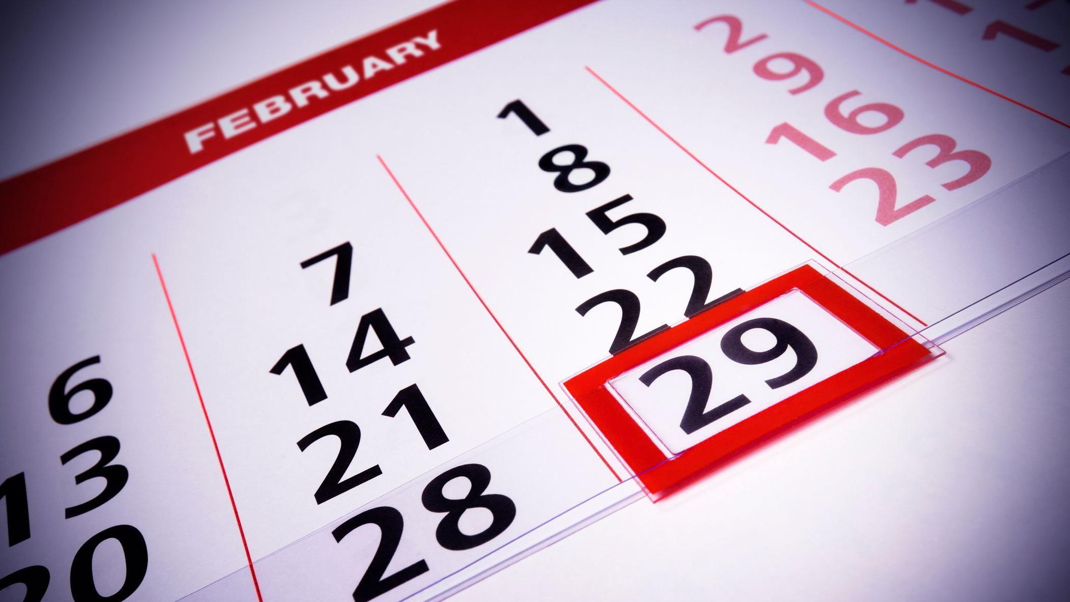 تقويم يظهر شهر فبراير يتكون من 29 يوما