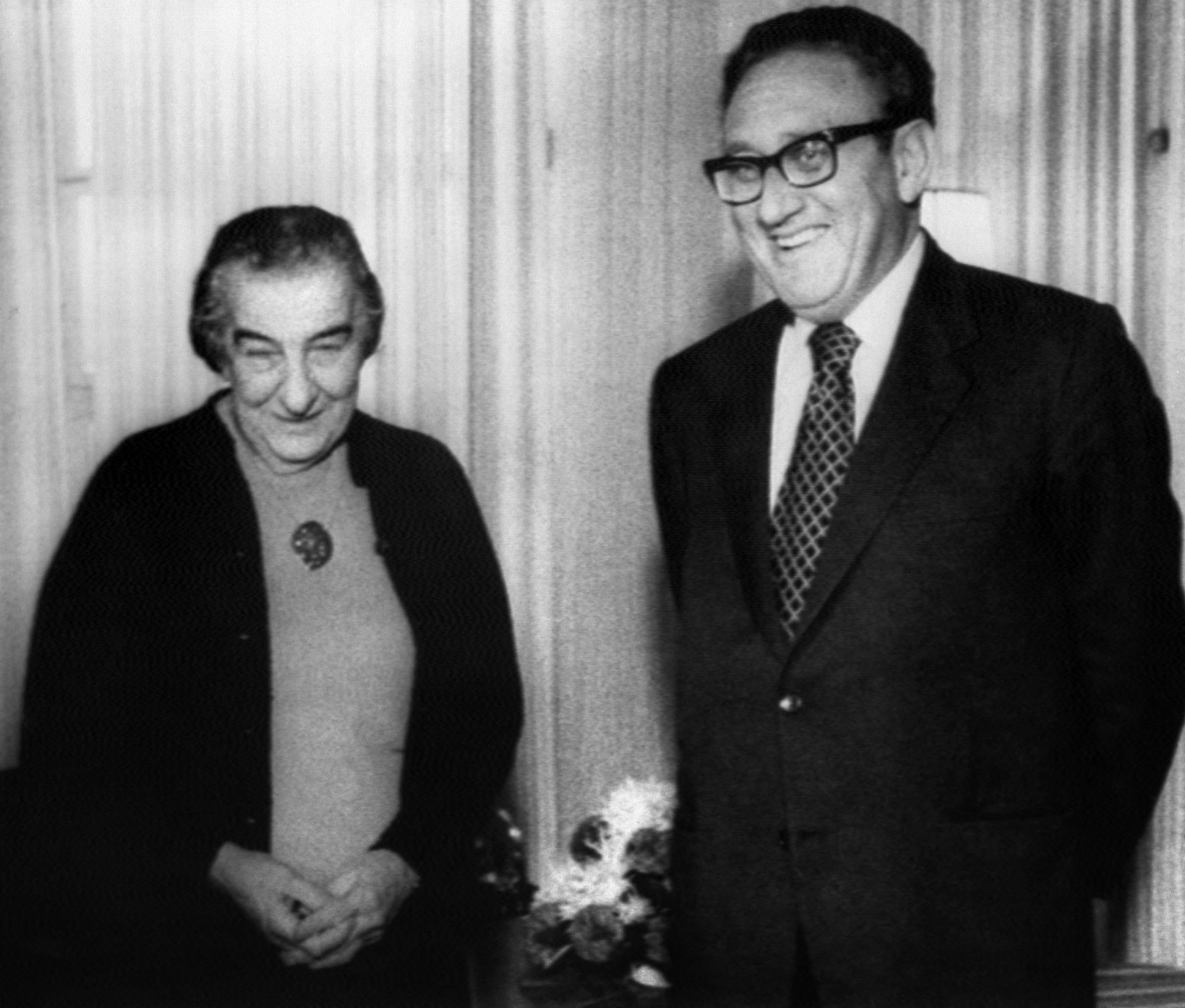 Golda Meir y Henry Kissinger.