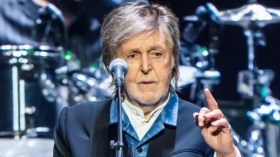 Paul and Ringo get back together at London gig