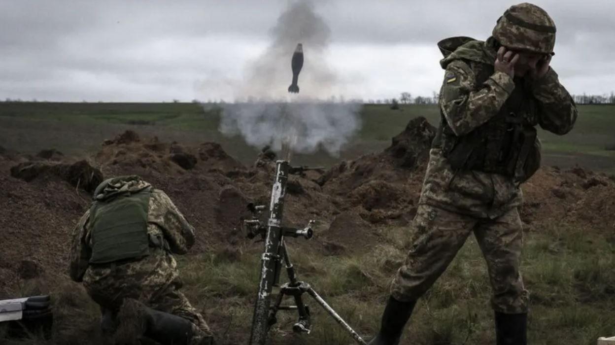러시아와 싸우고 있는 우크라이나 군은 현재 탄약이 극도로 부족한 상황이다