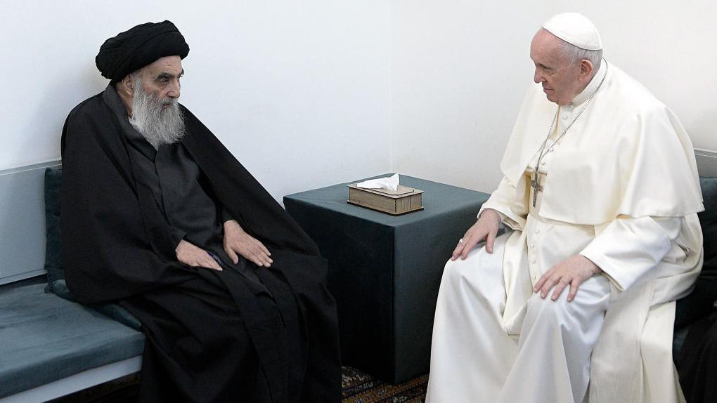 Ayatollah Ali al-Sistani (left) in a meeting with Pope Francis in 2021