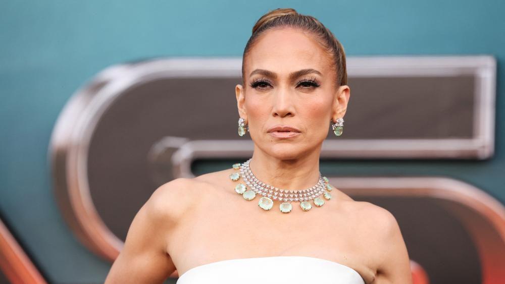 Heartsick Jennifer Lopez cancels US tour dates