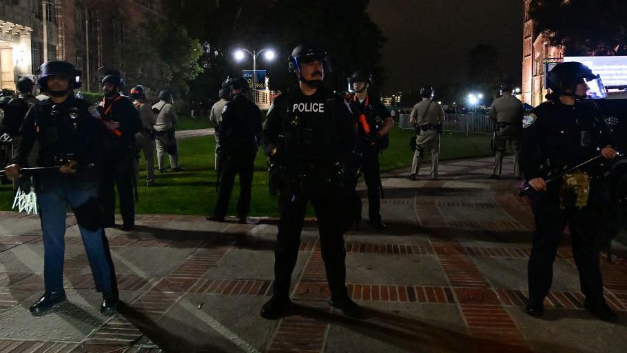 policía en UCLA