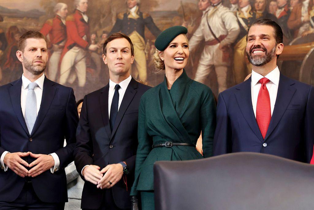 Da esquerda para a direita: Eric Trump, vice-presidente executivo da Trump Organization Inc.; Jared Kushner, ex-conselheiro sênior da Casa Branca; Ivanka Trump, ex-conselheira sênior de Donald Trump, e Donald Trump Jr., vice-presidente executivo de desenvolvimento e aquisições da Trump Organization Inc.