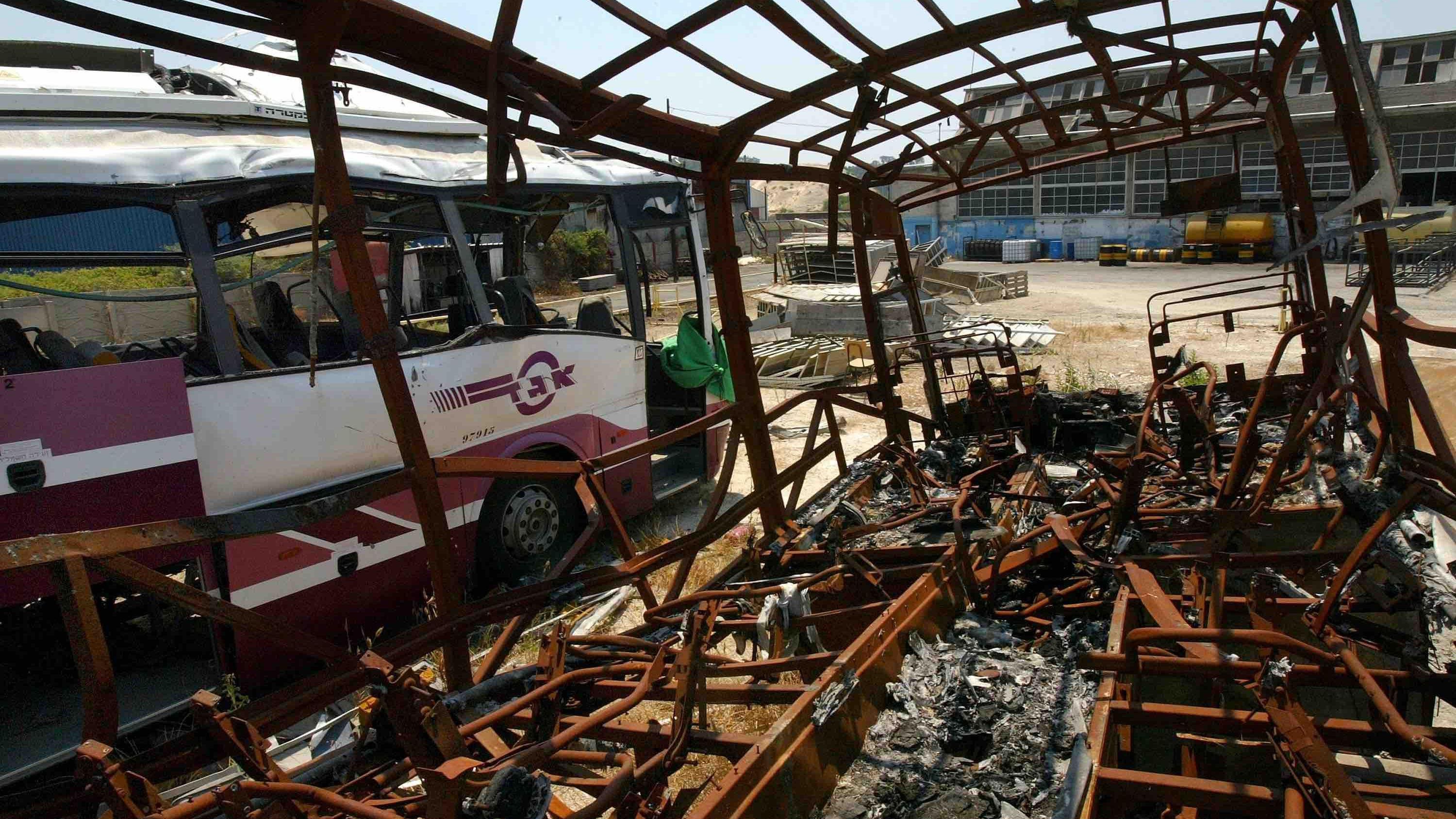 حافلات الركاب الإسرائيلية التي فجرها فلسطينيون.