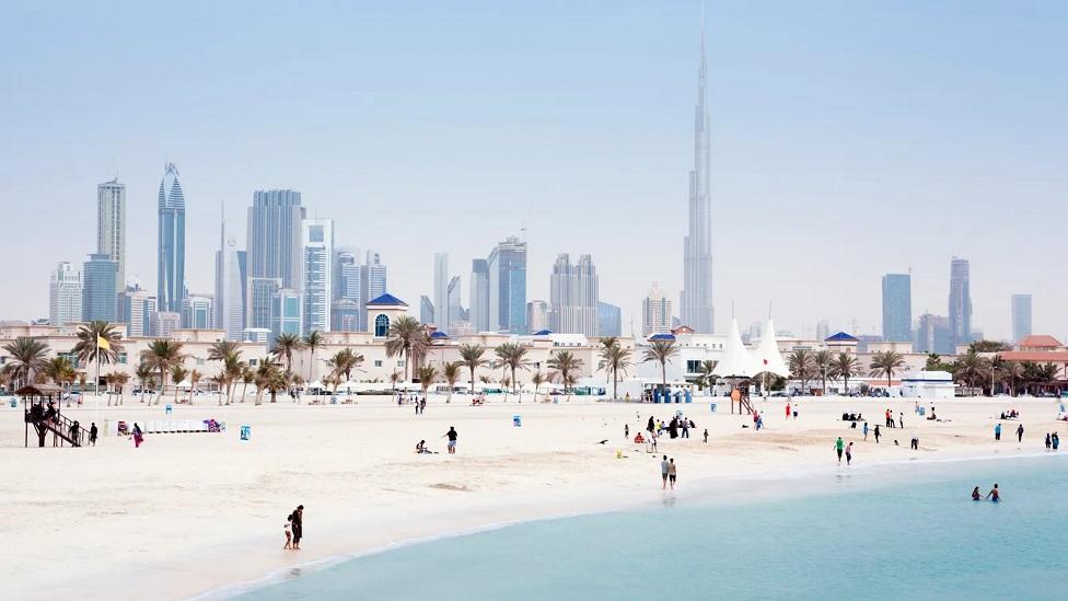 Praia nos Emirados Árabes Unidos