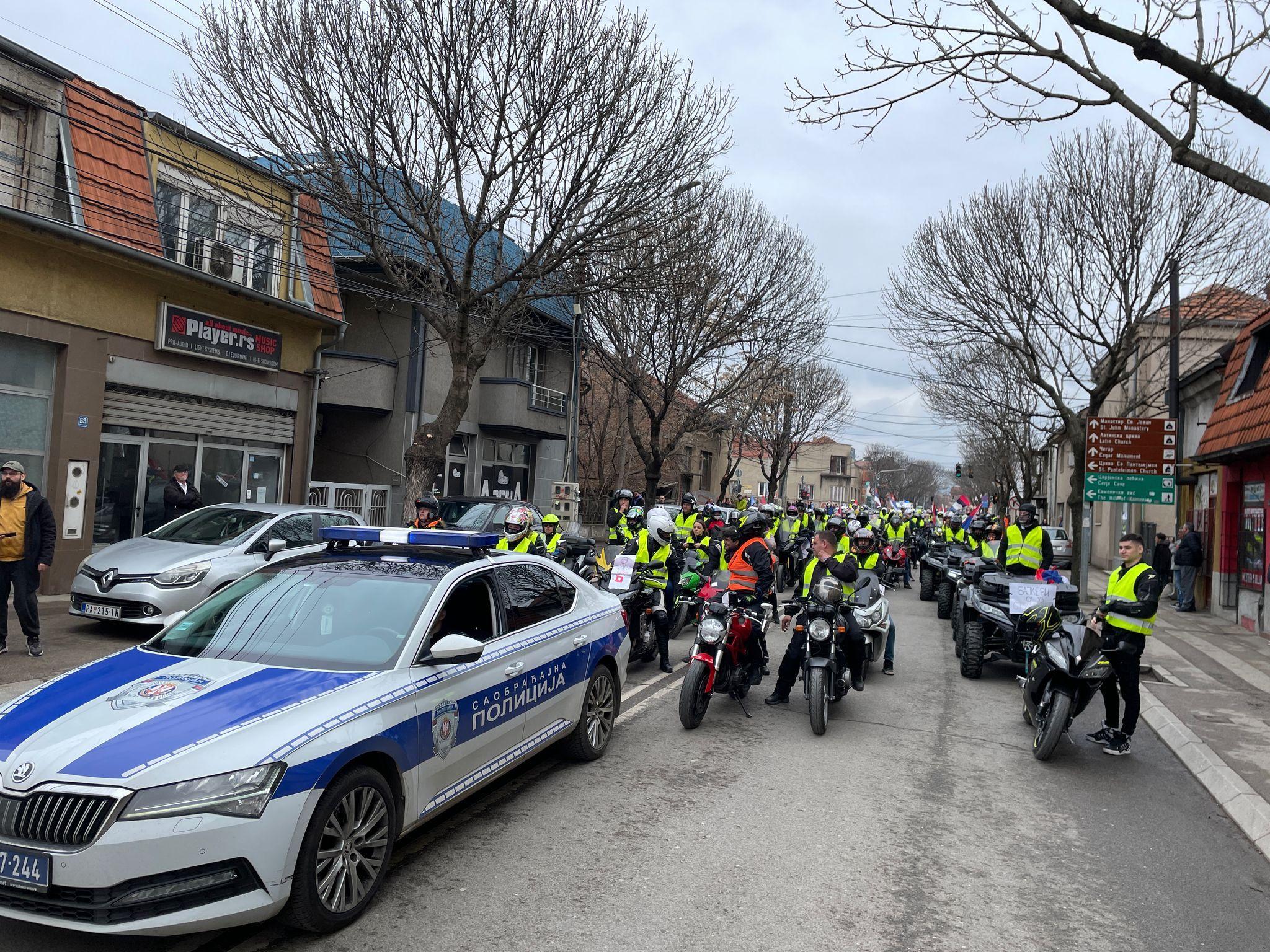 Bajkeri u prisustvu policije ulaze u Niš