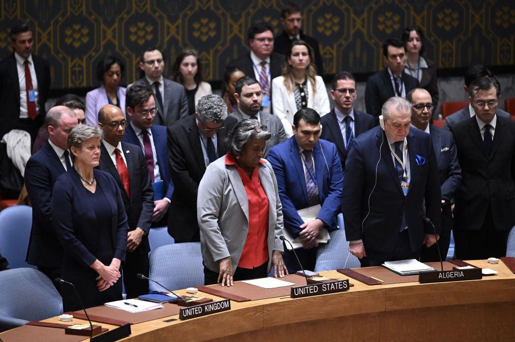 الممثلة الدائمة للولايات المتحدة لدى الأمم المتحدة ليندا توماس غرينفيلد (في الوسط).