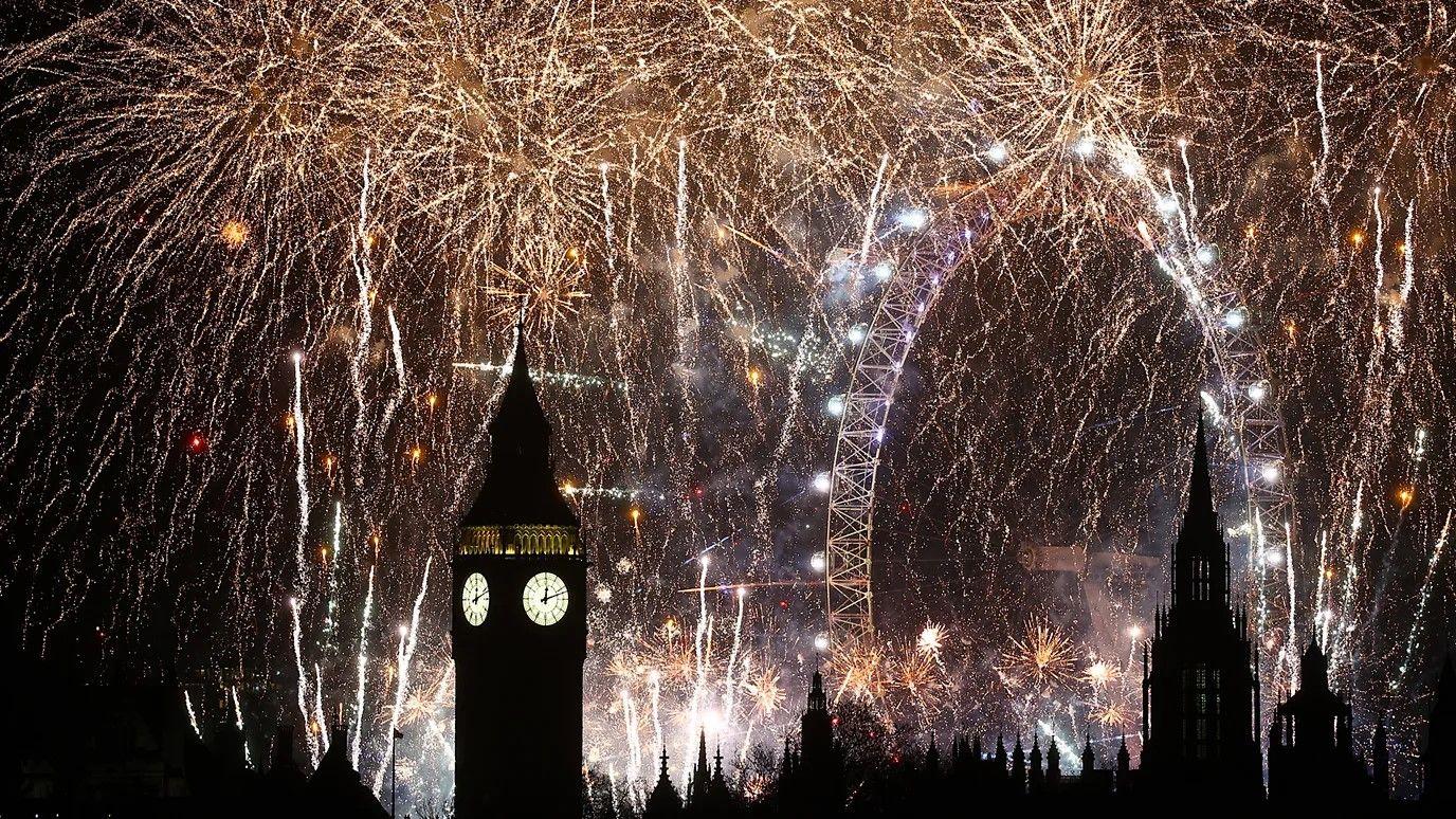 Foto de fogos de artifício em Londres.