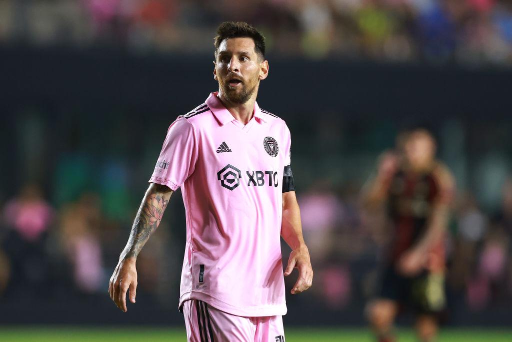 Lionel Messi con el equipamiento del Inter Miami