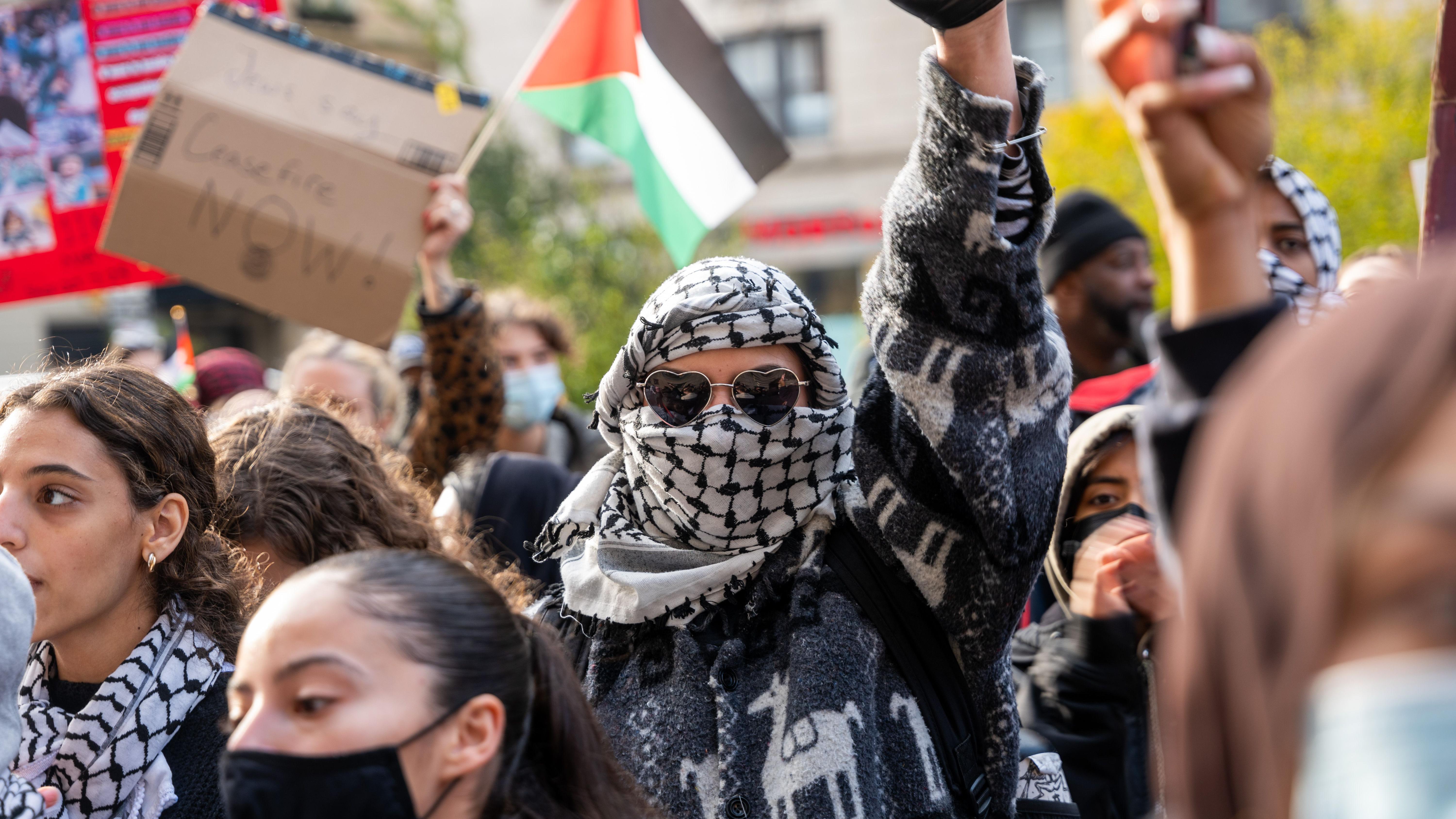 من يقف وراء الاحتجاجات المناهضة لإسرائيل في الجامعات الأمريكية؟- وول ستريت جورنال