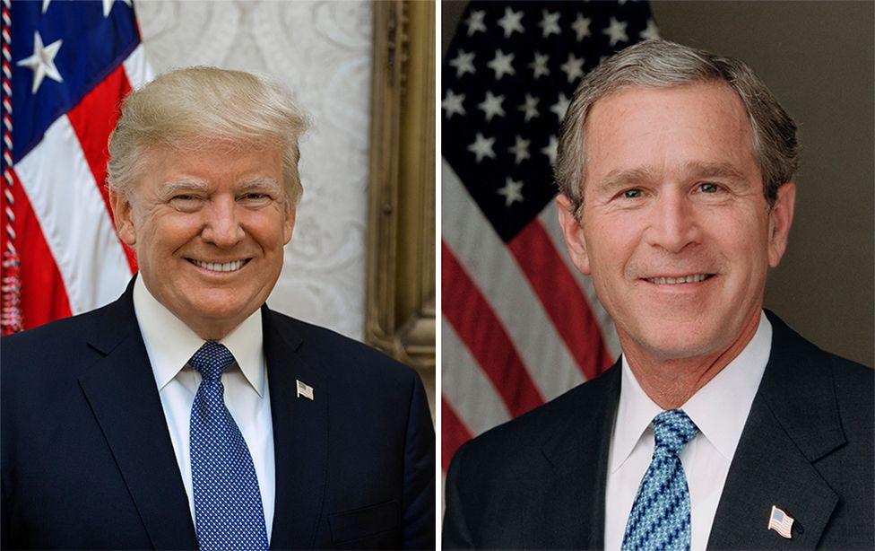 Lado a lado, as imagens oficiais de Donald Trump e George W. Bush, ambos sorrindo, vestindo ternos em frente a uma bandeira americana