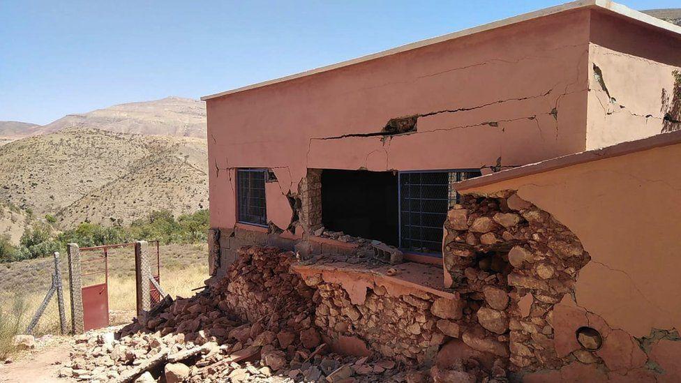 The school where Nesreen worked was damaged by the earthquake. 