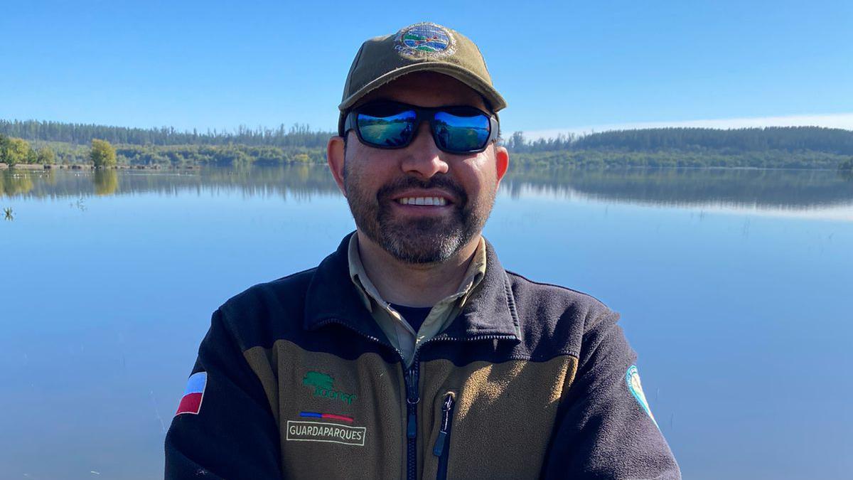 Óscar Salazar, administrador de la Reserva Nacional Lago Peñuelas