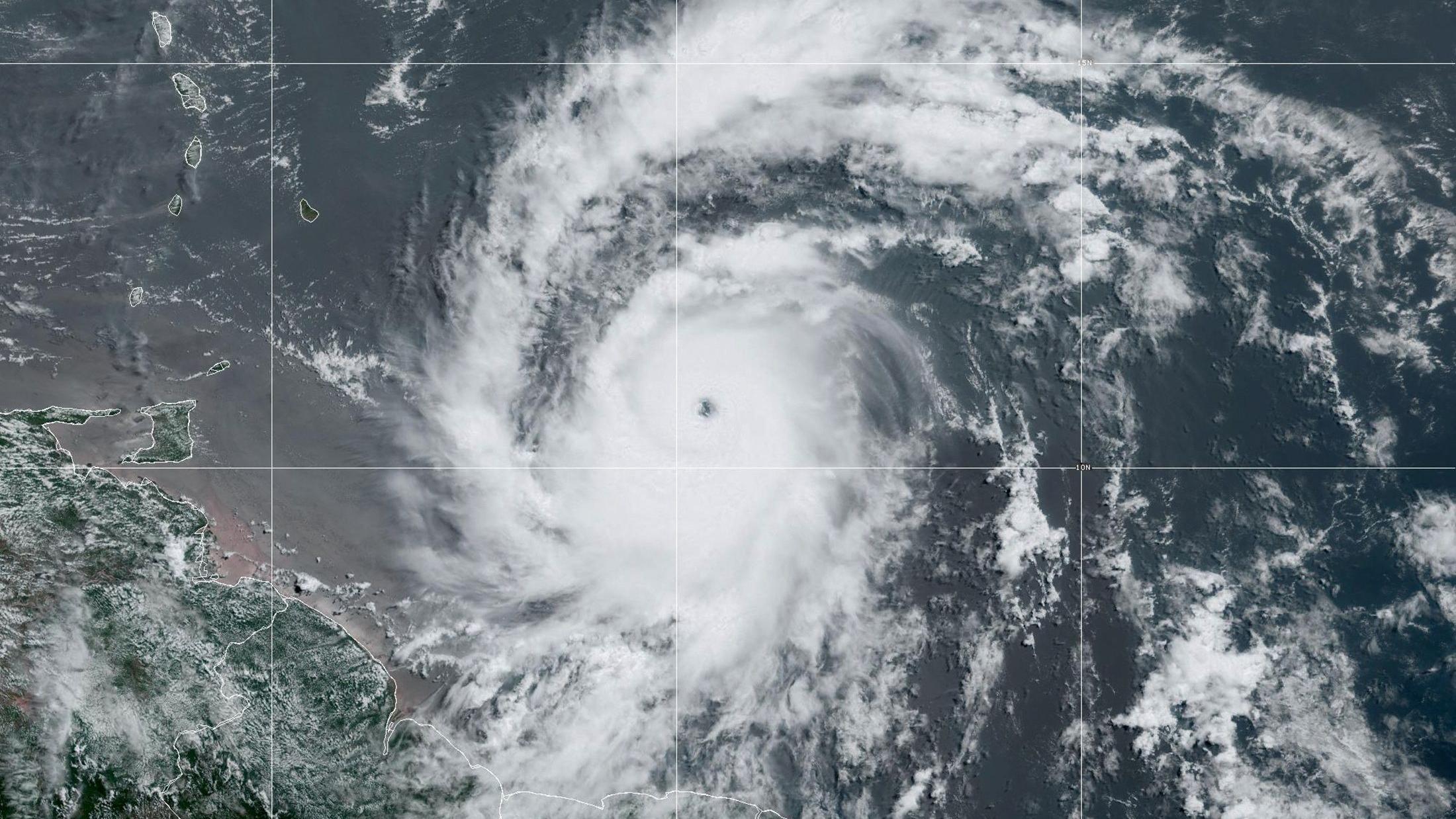  El huracán Beryl llegando a Barbados