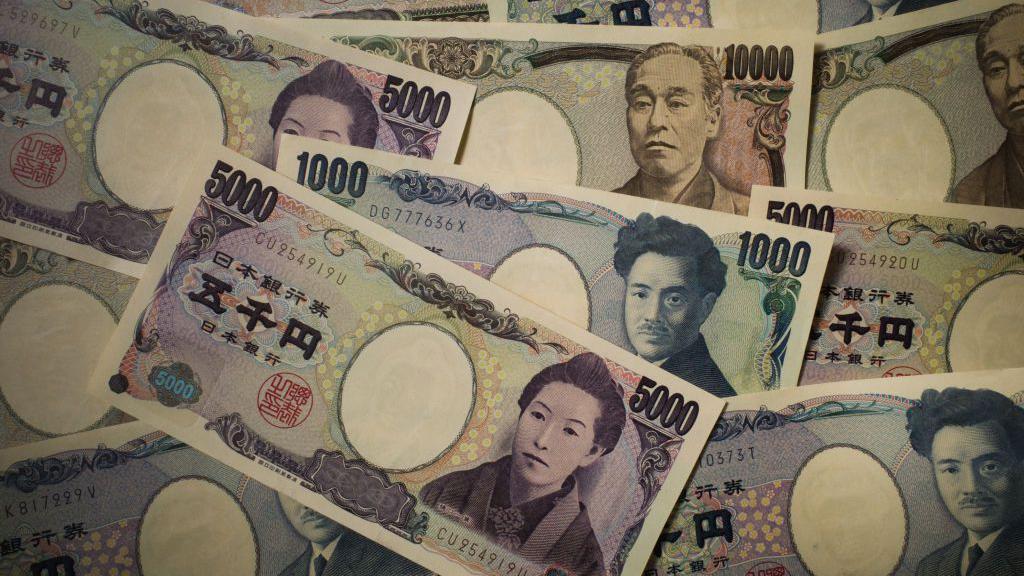 Diferentes notas de iene