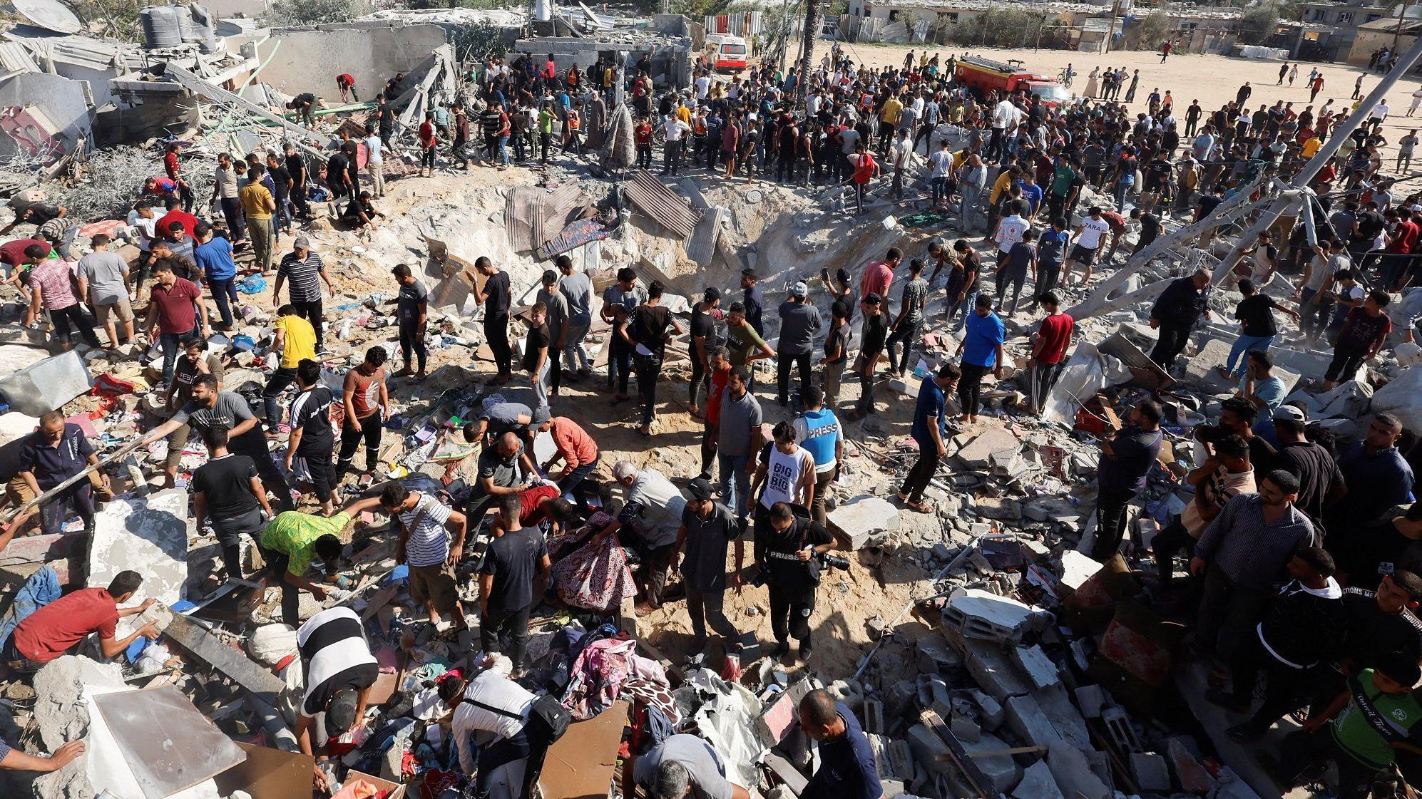 آثار الدمار الذي أحدثه القصف الإسرائيلي