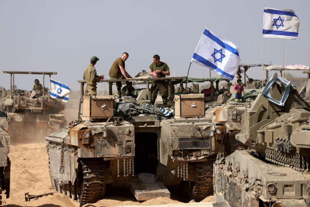 Tanques e soldados israelenses