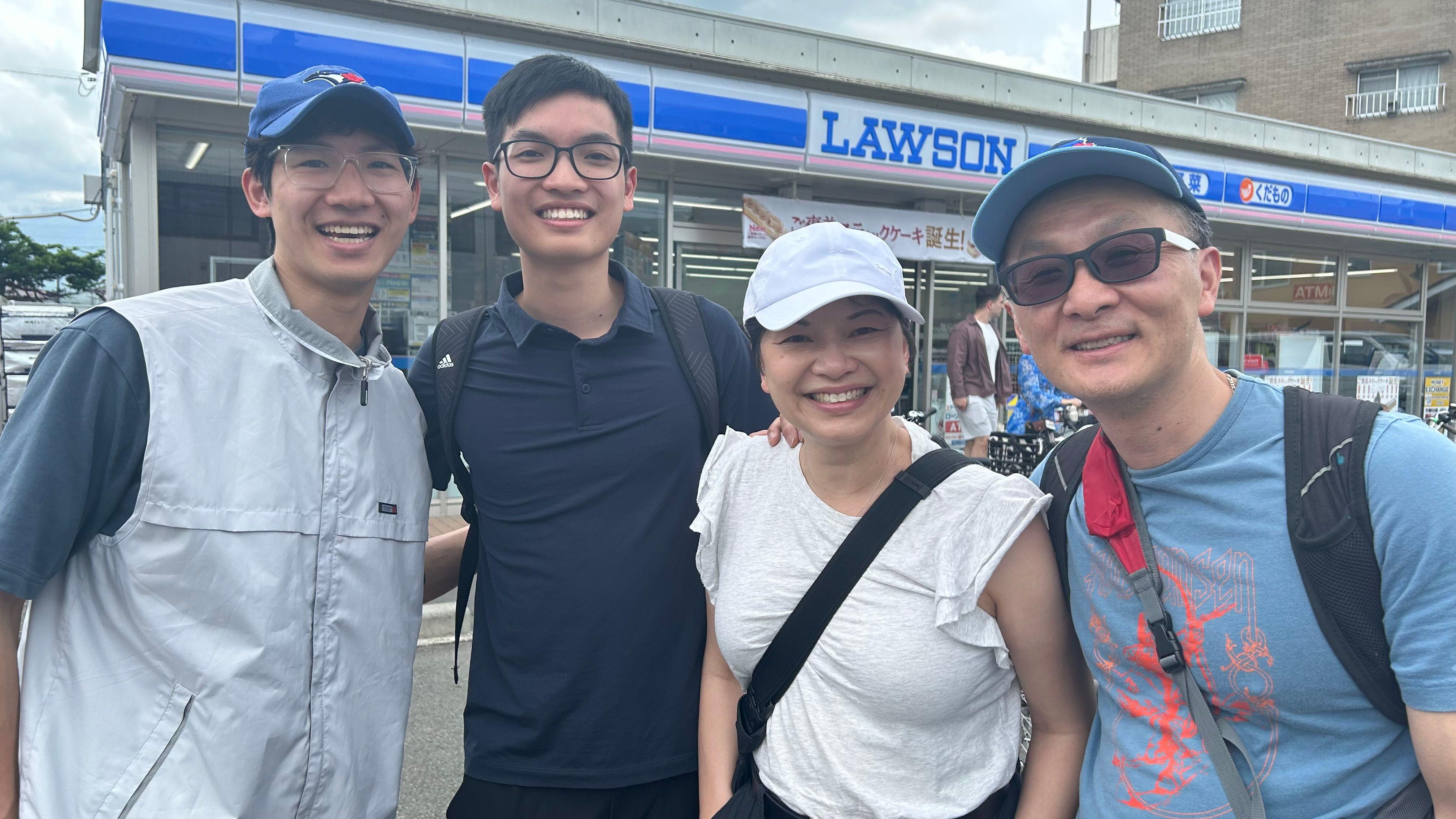 Wandy Chow dan keluarga
