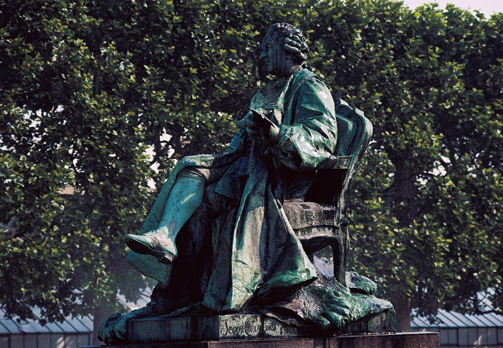 Estatua del naturalista Georges-Louis Leclerc de Buffon (1707-1788), Jardin des Plantes, París, Ile-de-France, Francia.