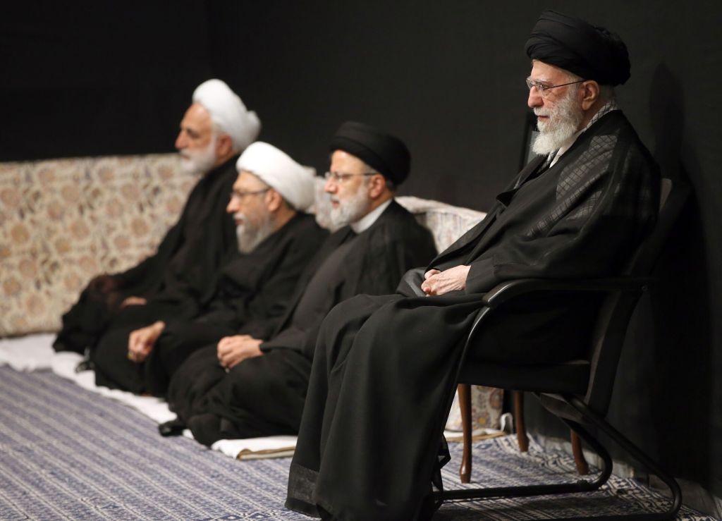 كيف تُحكم إيران بنظام حكم فريد ومعقد؟