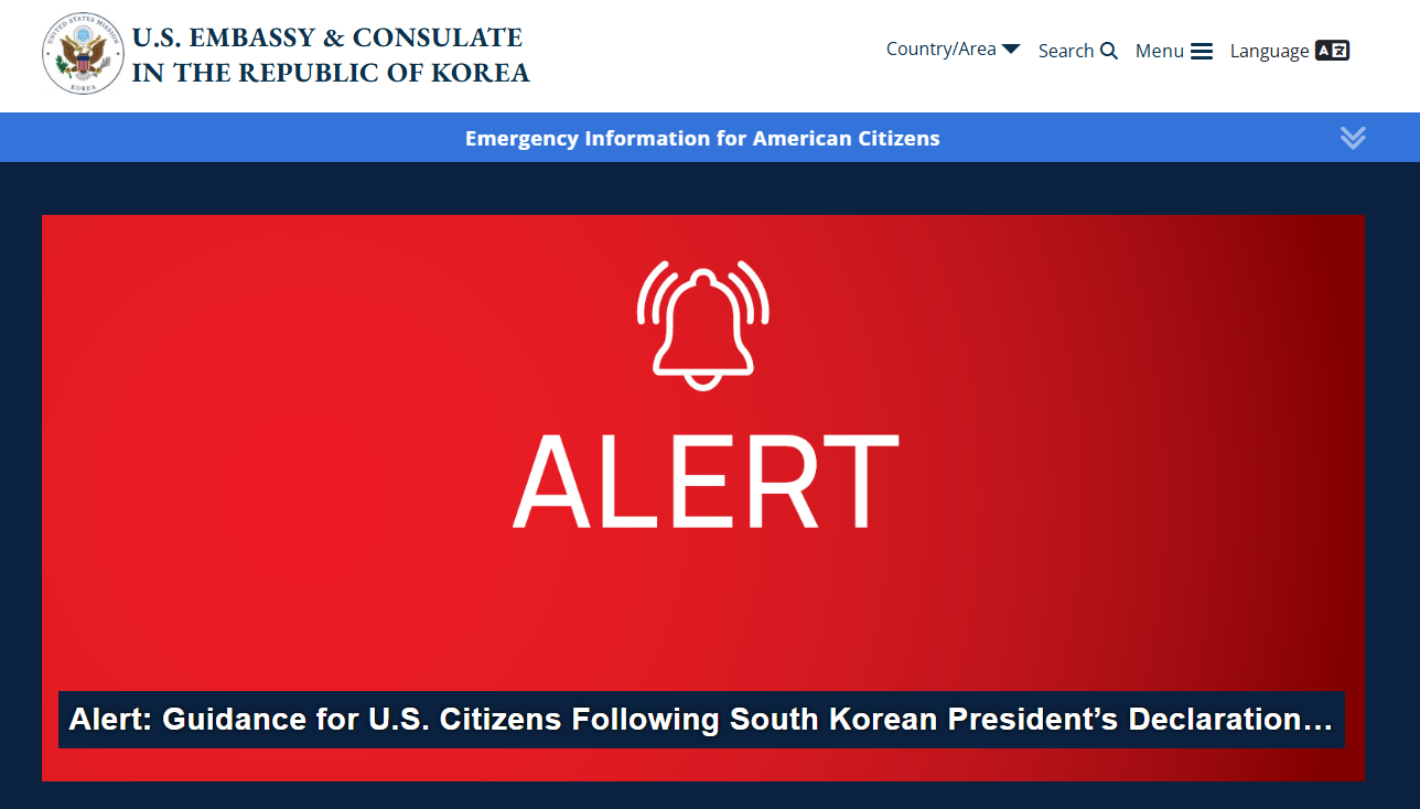 4일 주한 미 대사관은 이날 영문 홈페이지에 ‘경보’(Alert)를 발령하고 ‘한국 대통령의 계엄 선포 이후 미국 시민을 위한 안내문’을 게시했다
