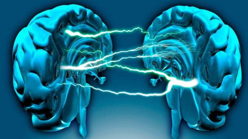 Ilustração mostra dois lados do cérebro com raios ligando-os