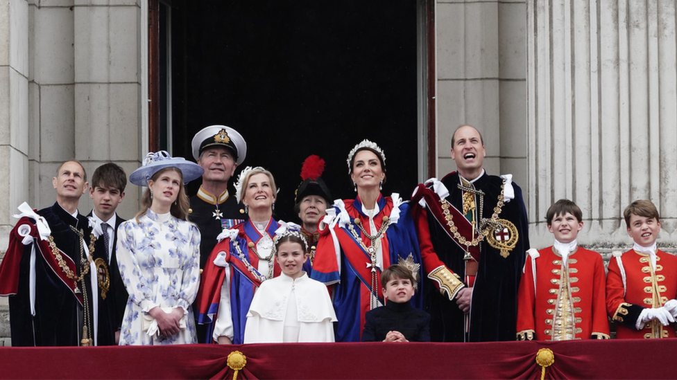 Familia real en el balcón del Palacio de Buckingham