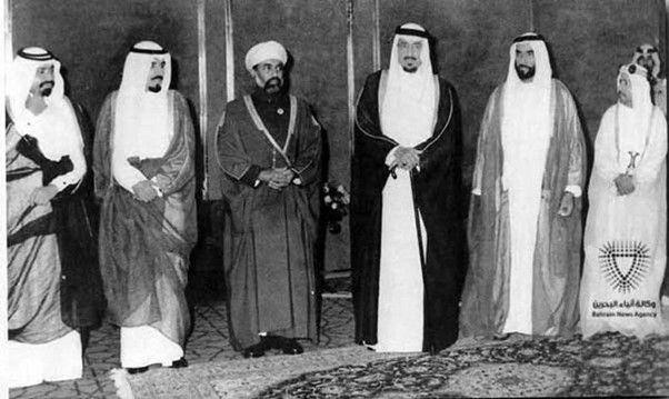 25 مايو/أيار 1981: قادة الإمارات، السعودية، الكويت، البحرين، قطر، وسلطنة عمان يوقعون على النظام الأساسي لتأسيس مجلس التعاون الخليجي في أبوظبي.