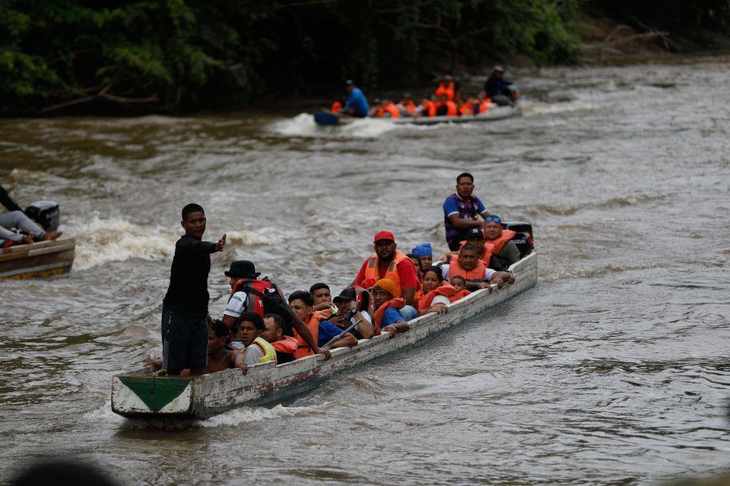 Los migrantes que cruzan la selva del Darién corren el riesgo de ser arrastradas por las corrientes de los ríos. 