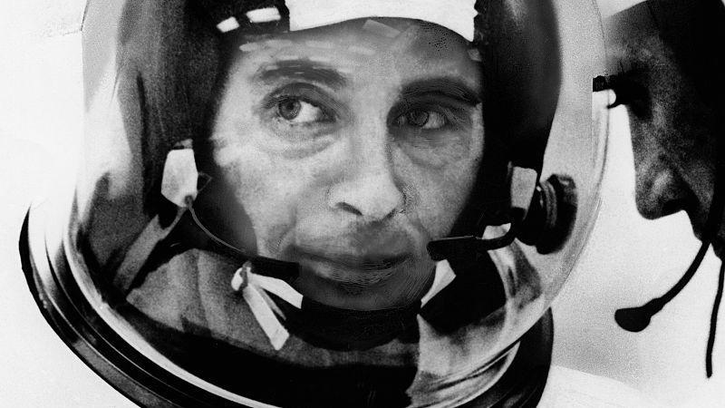 Nasa Earthrise astronaut dies at 90 in plane crash