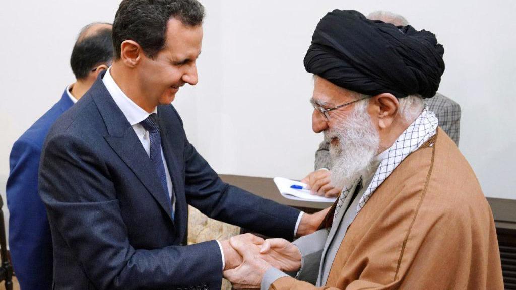 Bashar al-Assad e o líder supremo do Irã, Ali Khamenei