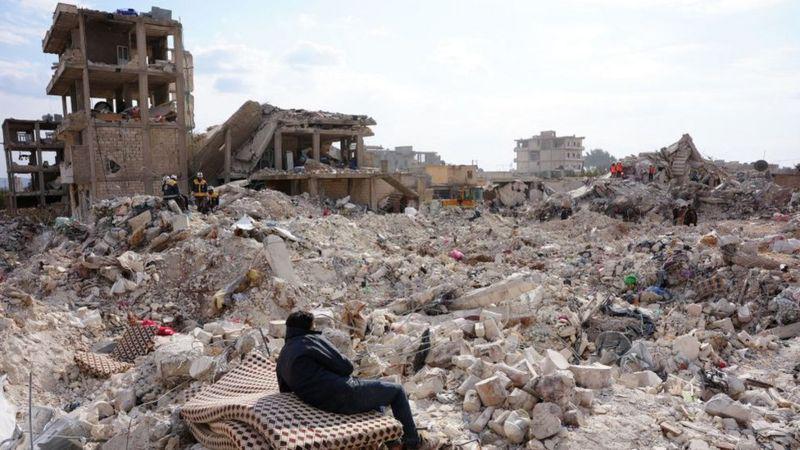Ruínas na cidade de Jindayris, na parte rebelde da província de Aleppo