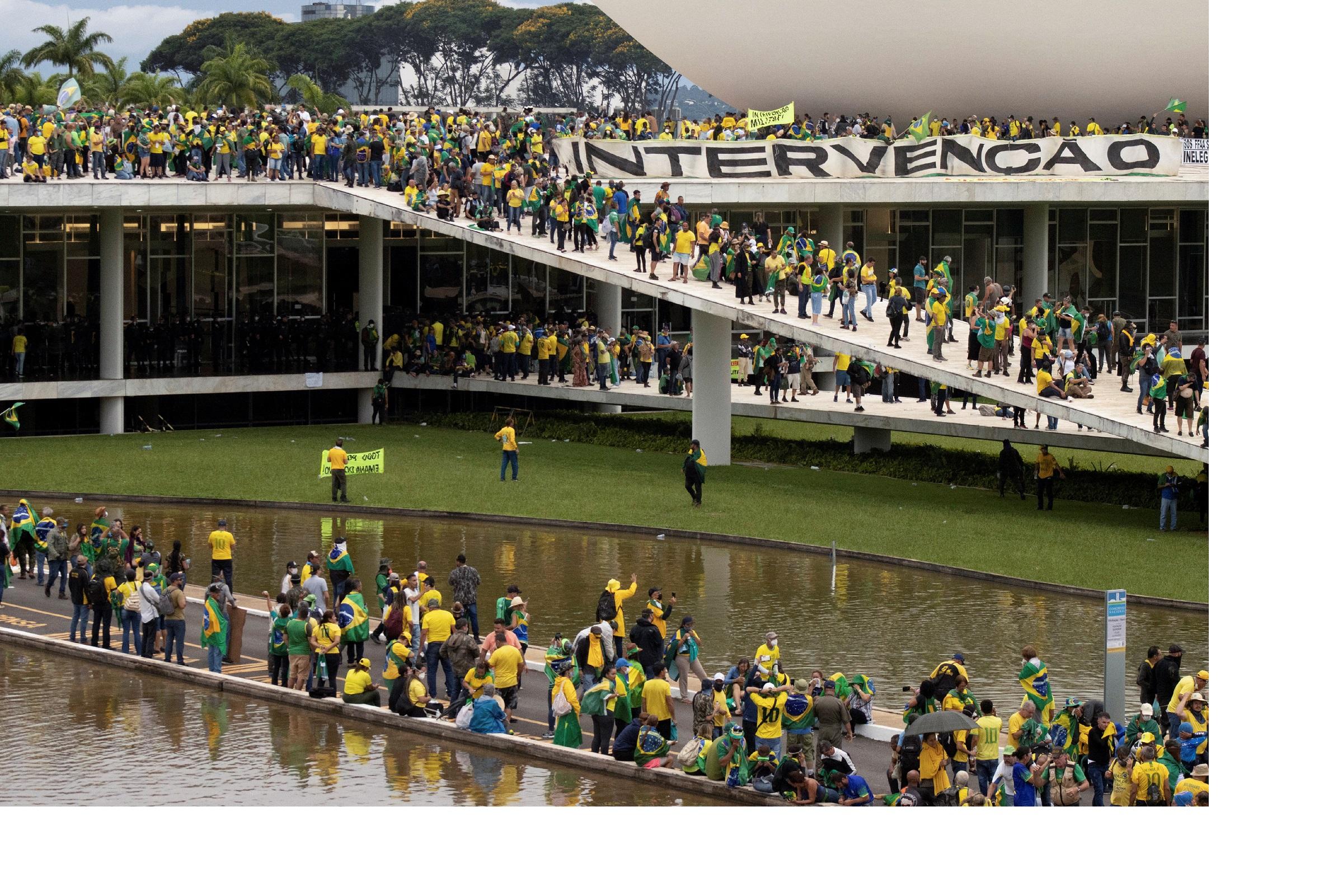 Bolsonaristas invadindo Congresso Nacional