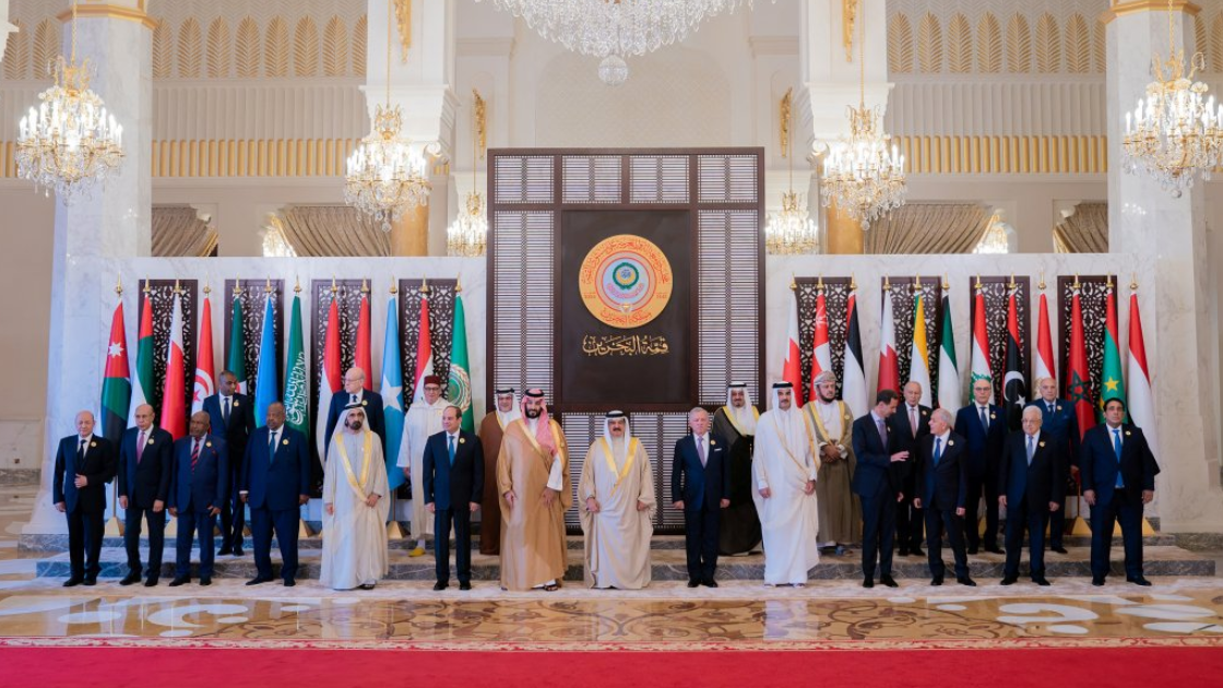 القمة العربية تدعو إلى نشر قوات دولية إلى حين تنفيذ حل الدولتين، والأمم المتحدة تقول إن الأمر منوط بمجلس الأمن