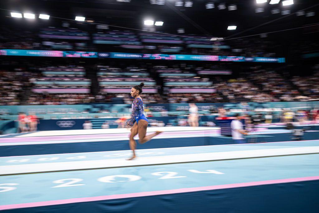 Simone Biles en la prueba de salto de potro