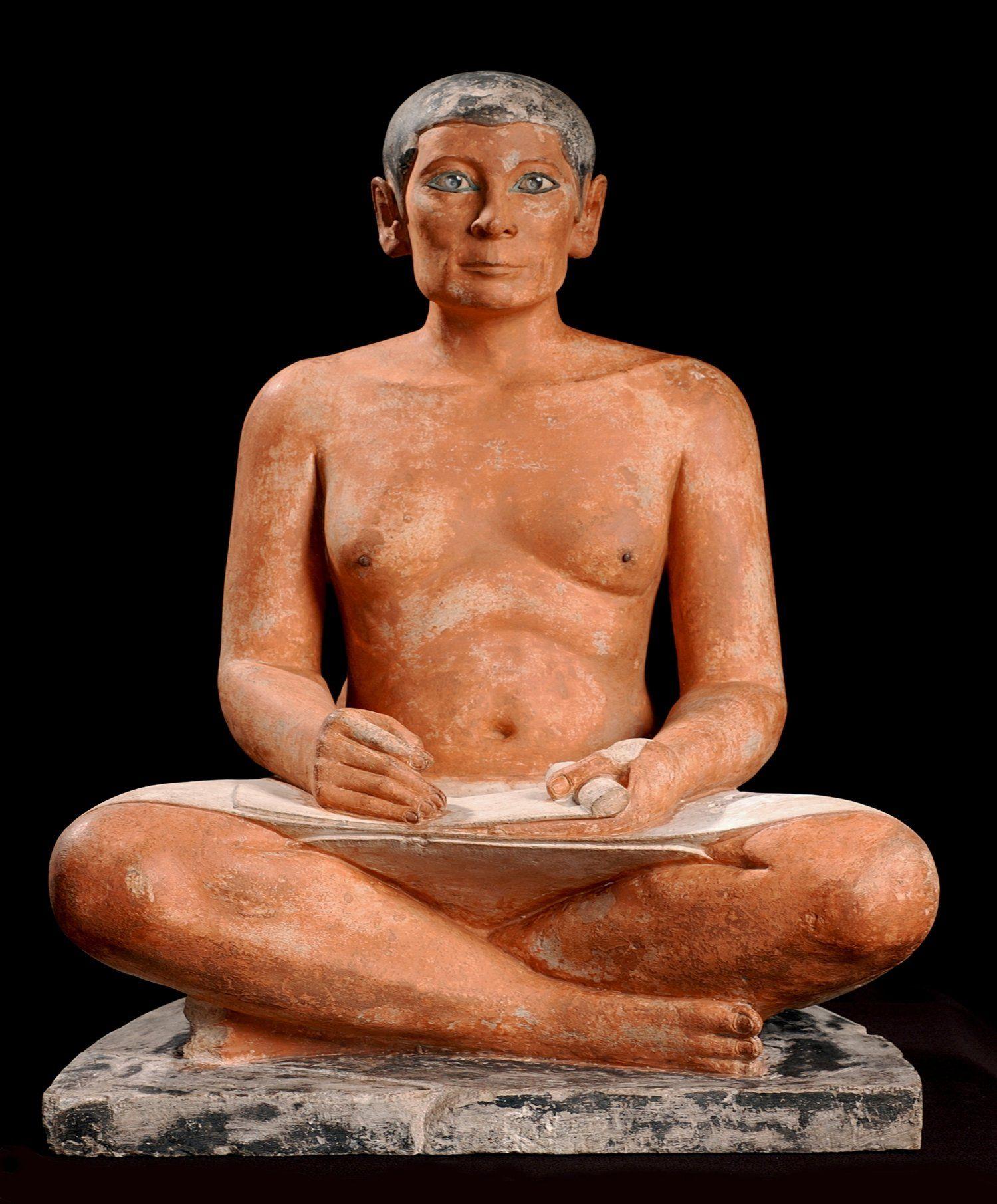 تمثال الكاتب المصري بمتحف اللوفر