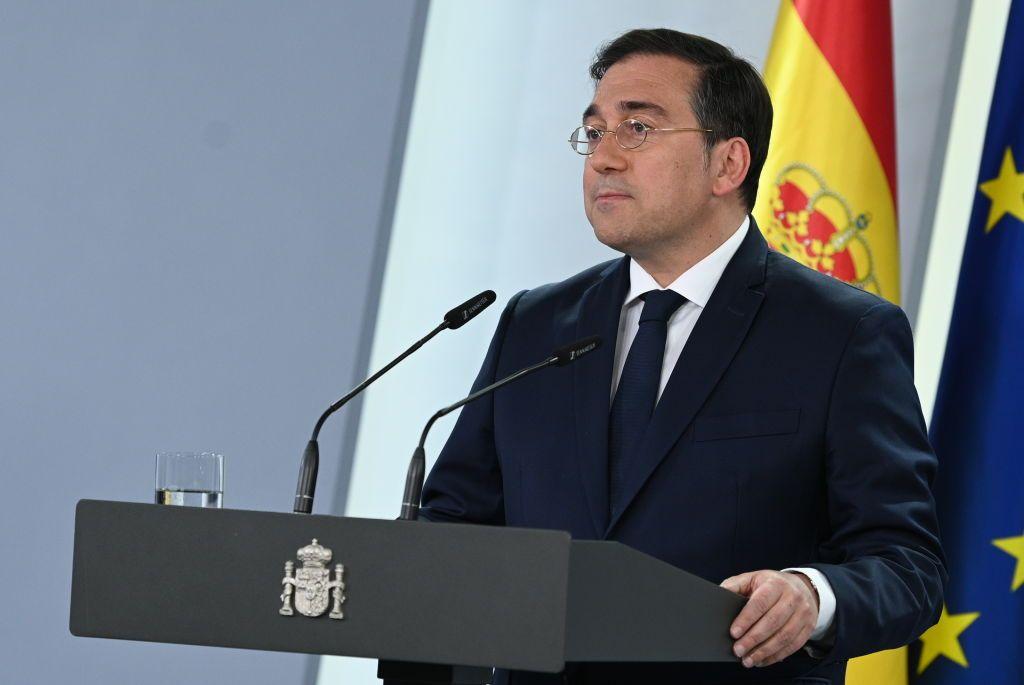 El ministro de Asuntos Exteriores de España, José Manuel Albares, en su declaración pública este domingo.