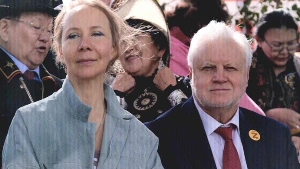 Inna Varlamova e Sergey Mironov, um casal branco de meia idade