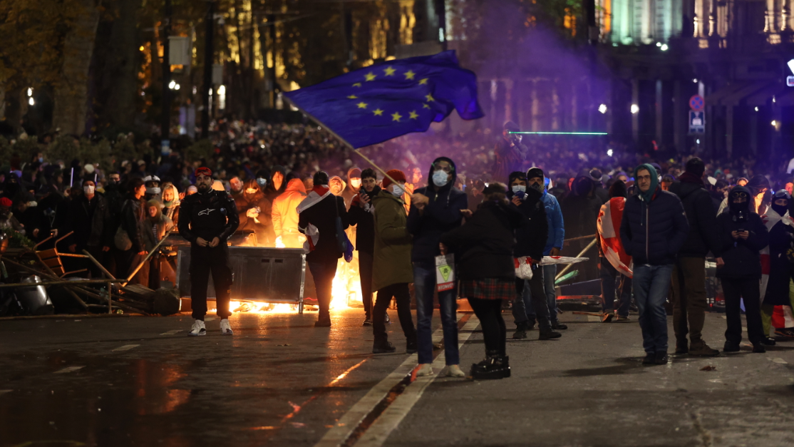 Violent clashes after Georgia shelves EU bid