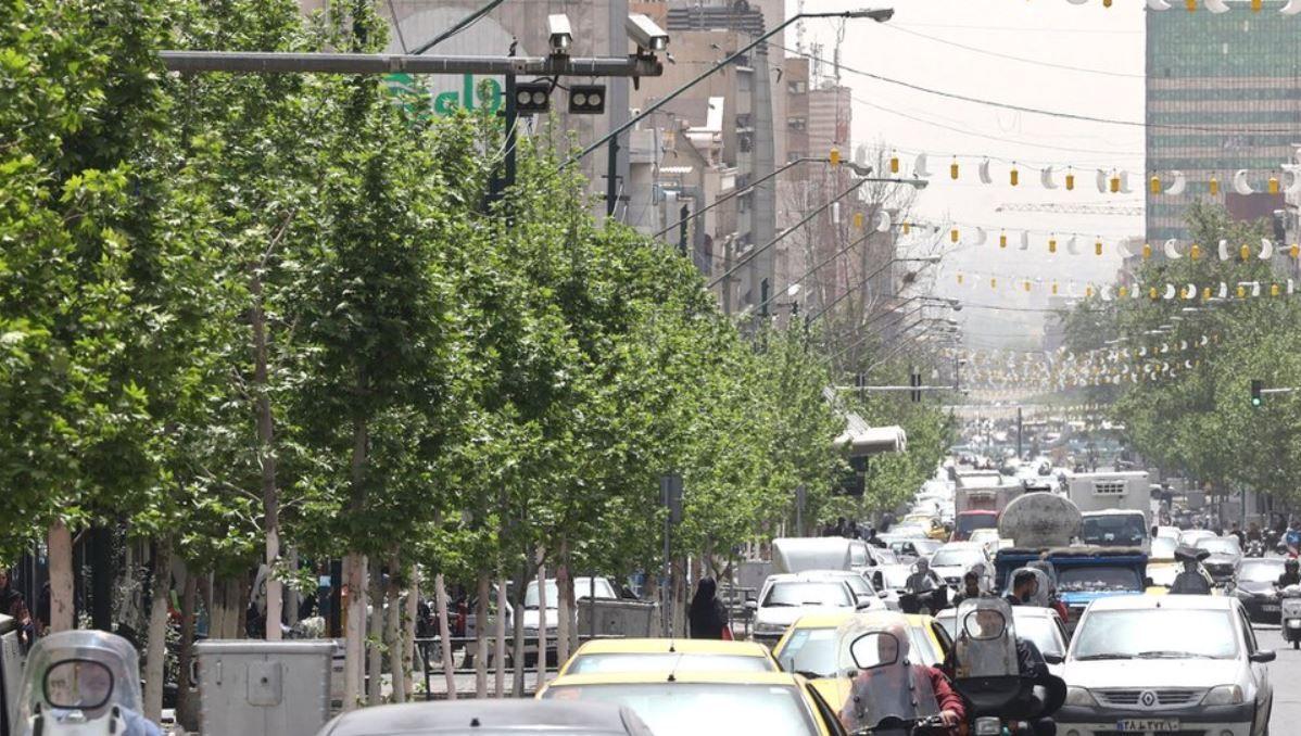 Cámaras de circuito cerrado de televisión en una calle de Teherán el 10 de abril de 2023